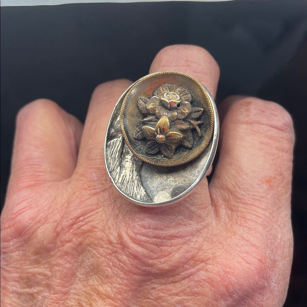 Two-Tone Floral Oval Statement Ring - Silver and Gold - Picture 5 of 5